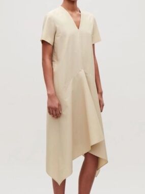 COS tan V neck swing dress-pockets-made in Turkey- Size 8